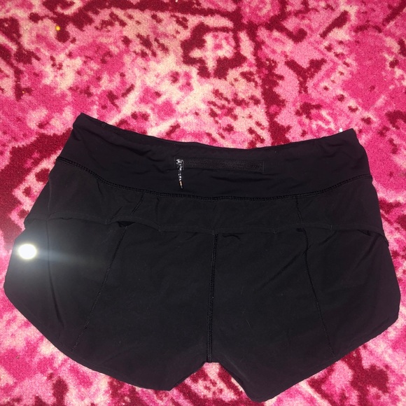 Lulu Speed Up Short 2.5” size 6 - Picture 5 of 6